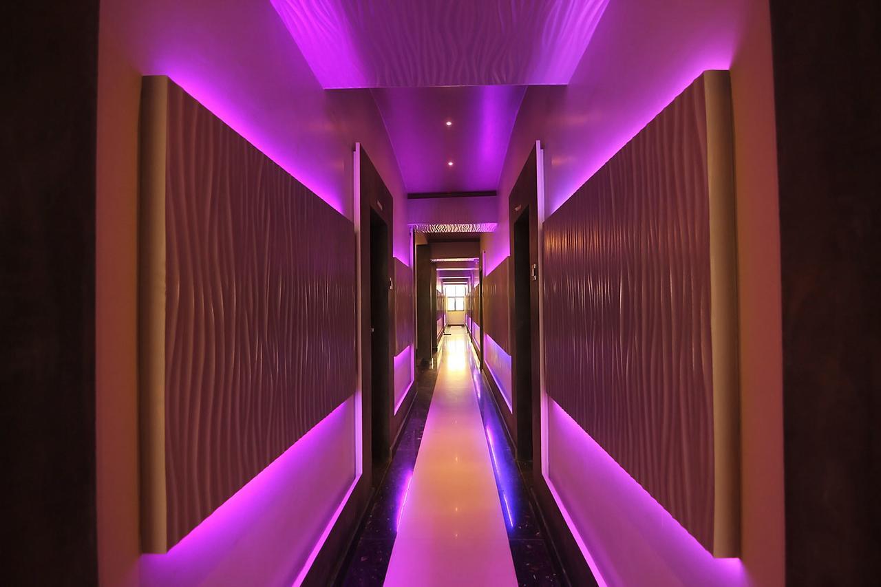 Hotel Sai Dharam Palace シルディ エクステリア 写真