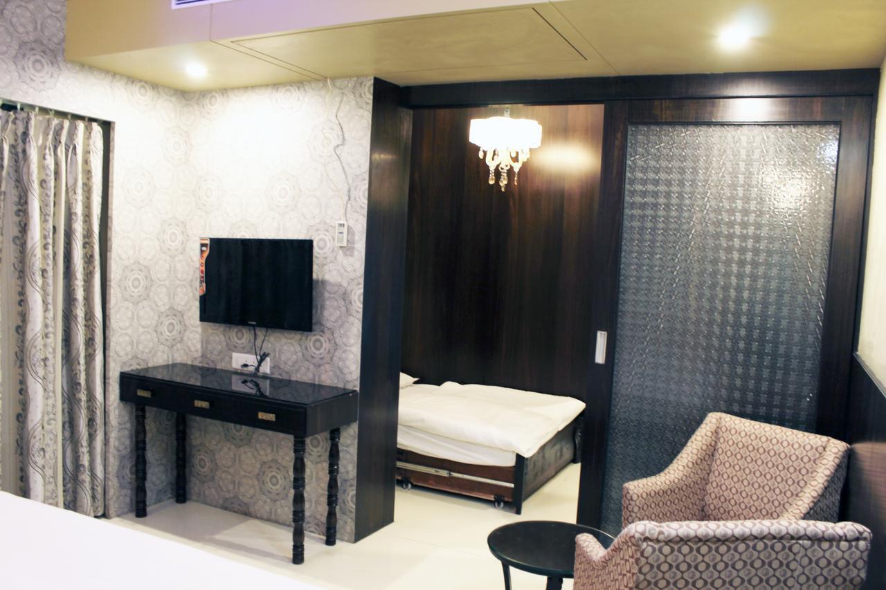 Hotel Sai Dharam Palace シルディ エクステリア 写真